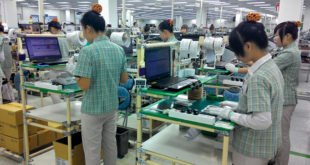 nữ đóng gói linh kiện điện tử tại Nam Tử – TP Cao Hùng